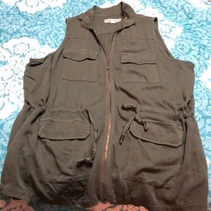 Adjustable waist zip up vest